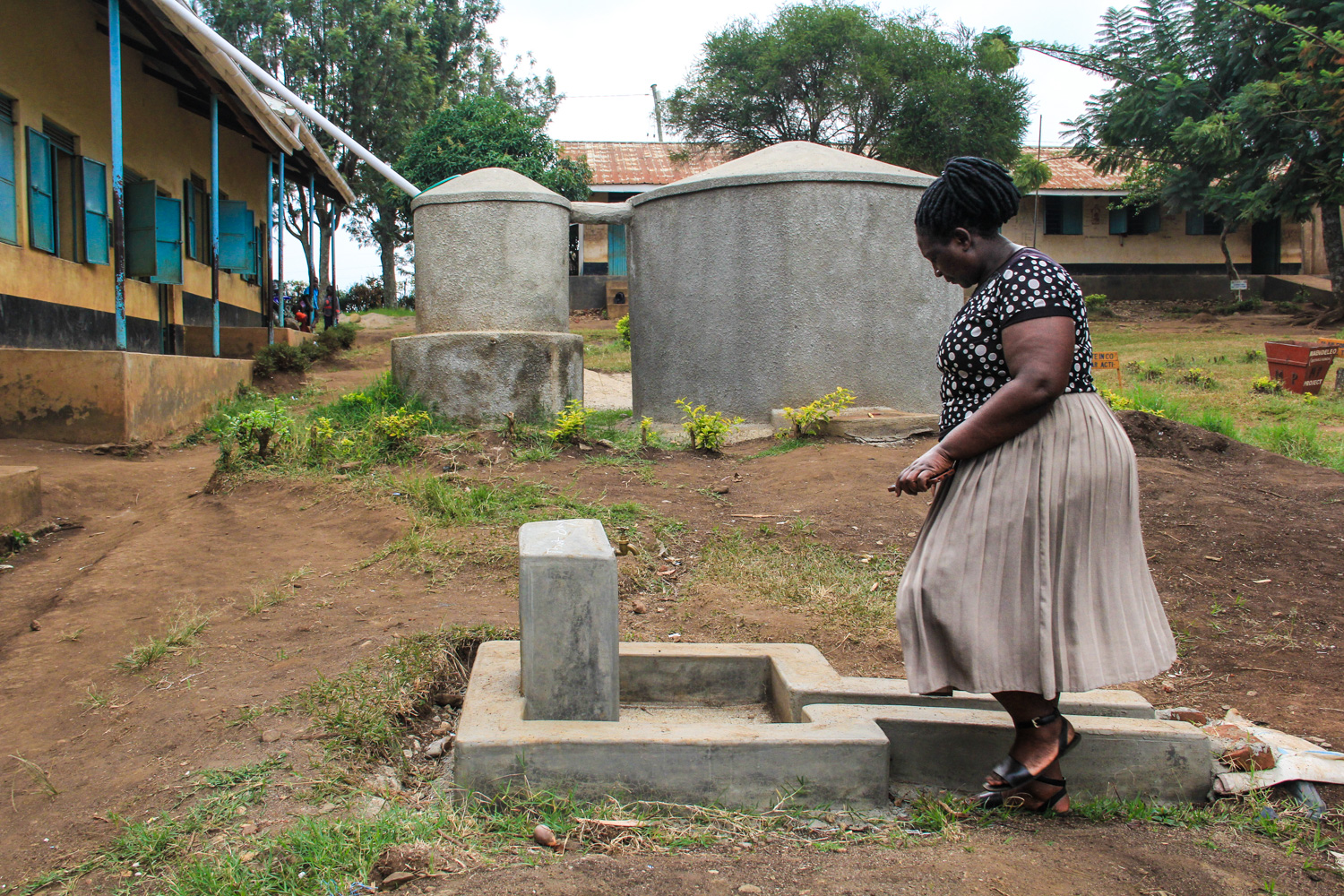 Woman using waterpoint at school